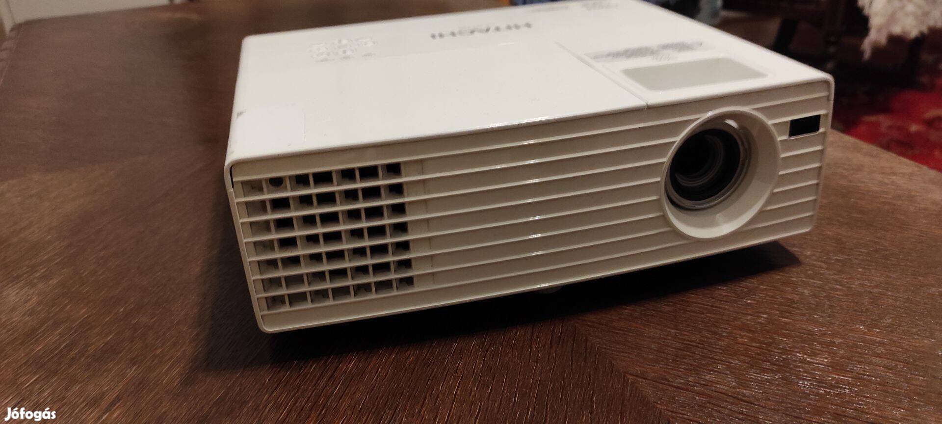 Hitachi CP-DX250 projector eladó