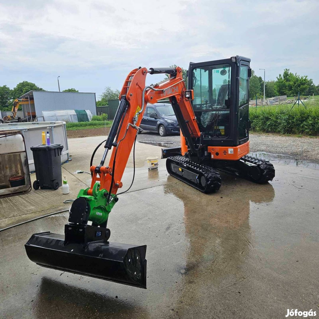 Hitachi Zx26U-6 forgó-kotró újszerű állapotban