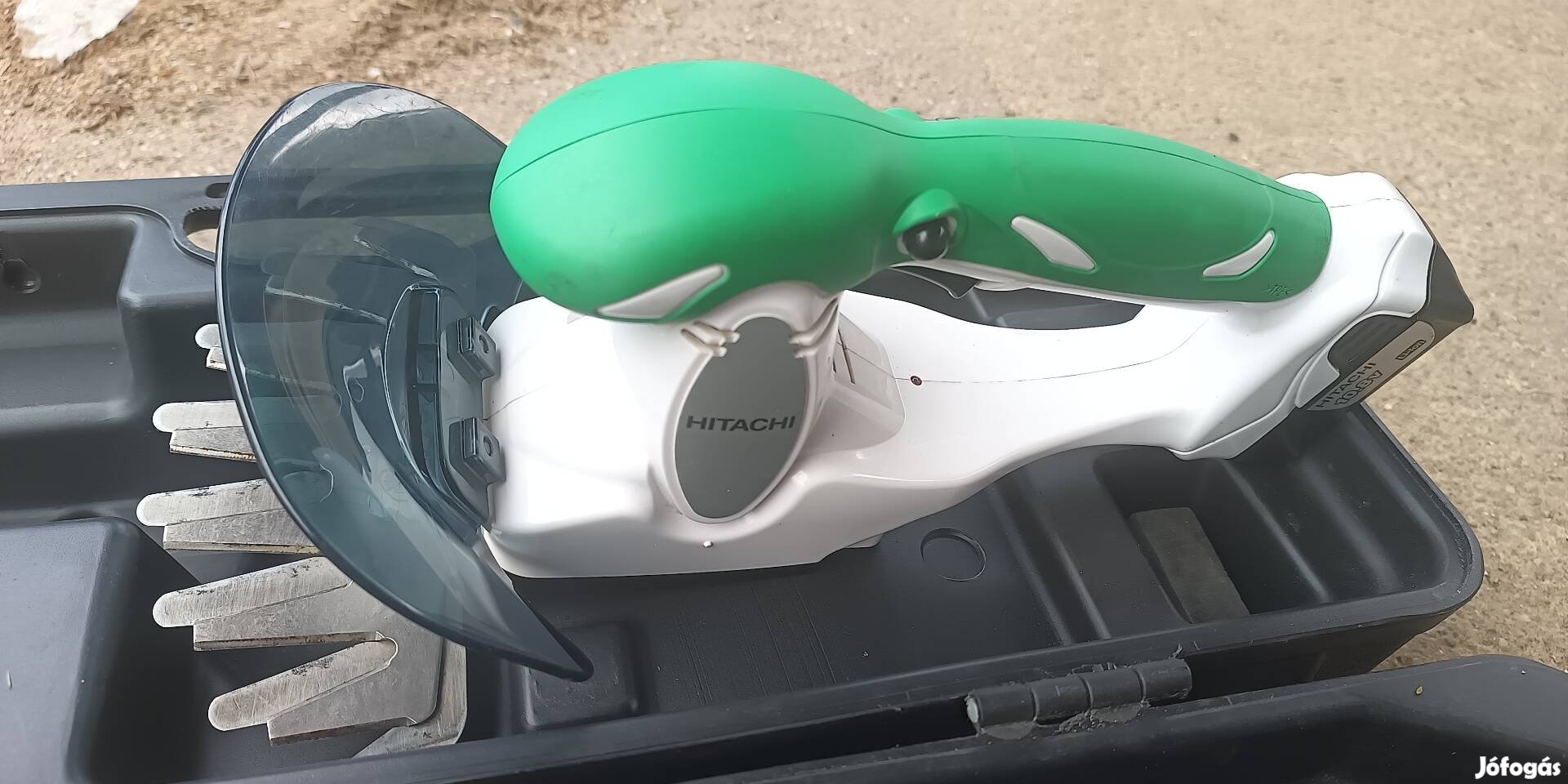 Hitachi akkus kerti olló 