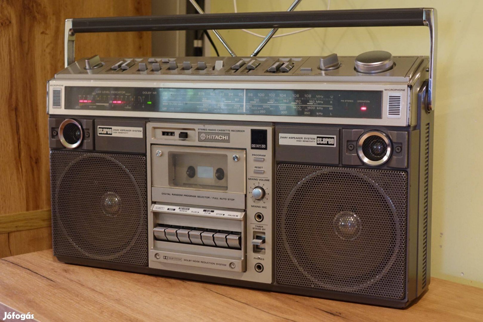 Hitachi boombox trk 8190