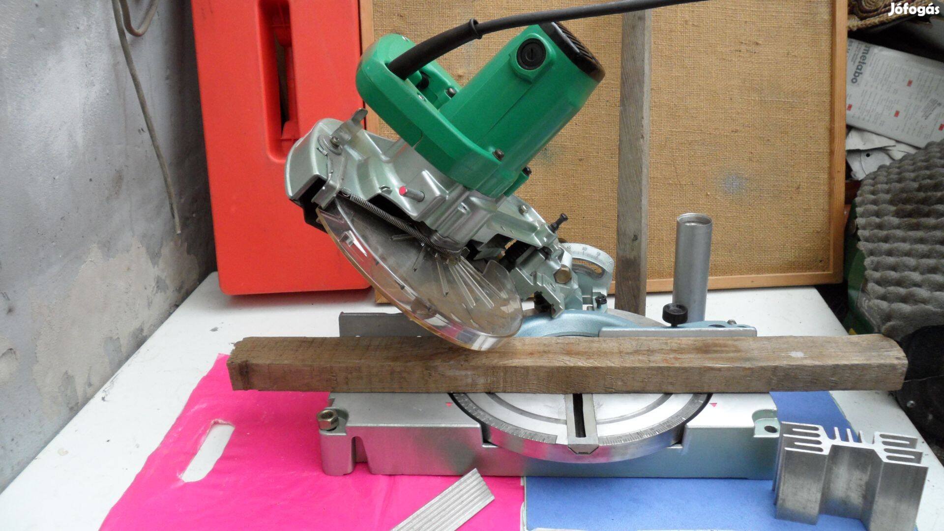 Hitachi gér fűrész 2x45 fokban asztali körfűrész Metabo Hilti lap