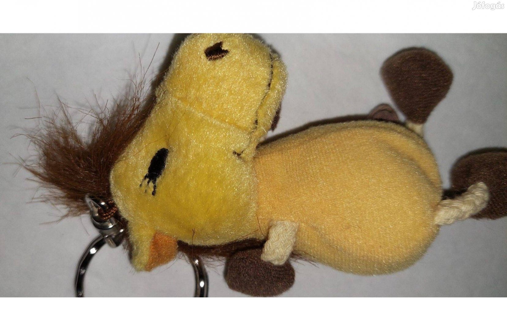 Hobbi sörényes plüss kiscsikó a fején kulcstartóval eladó