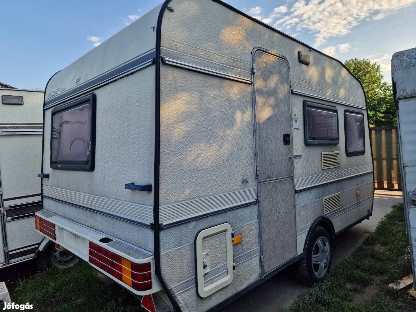 Hobby 400 összkomfortos lakokocsi telepitesre akar leszallitassal is