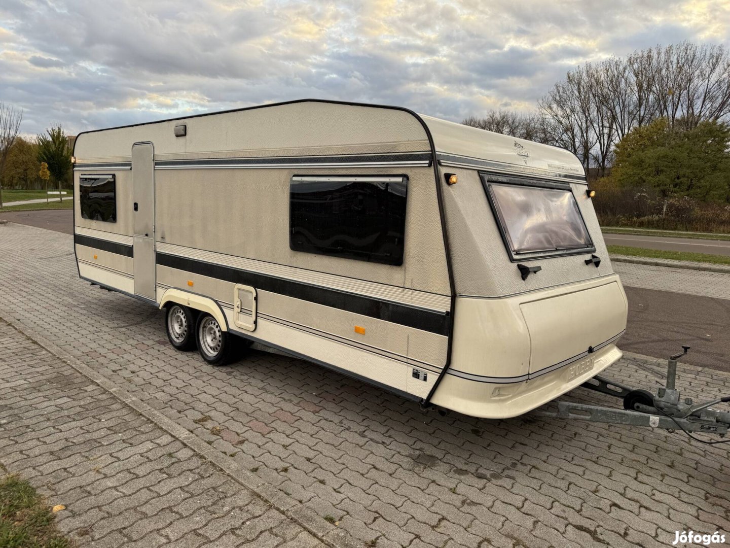 Hobby Prestige 610 lakókocsi külföldi okmányokkal 