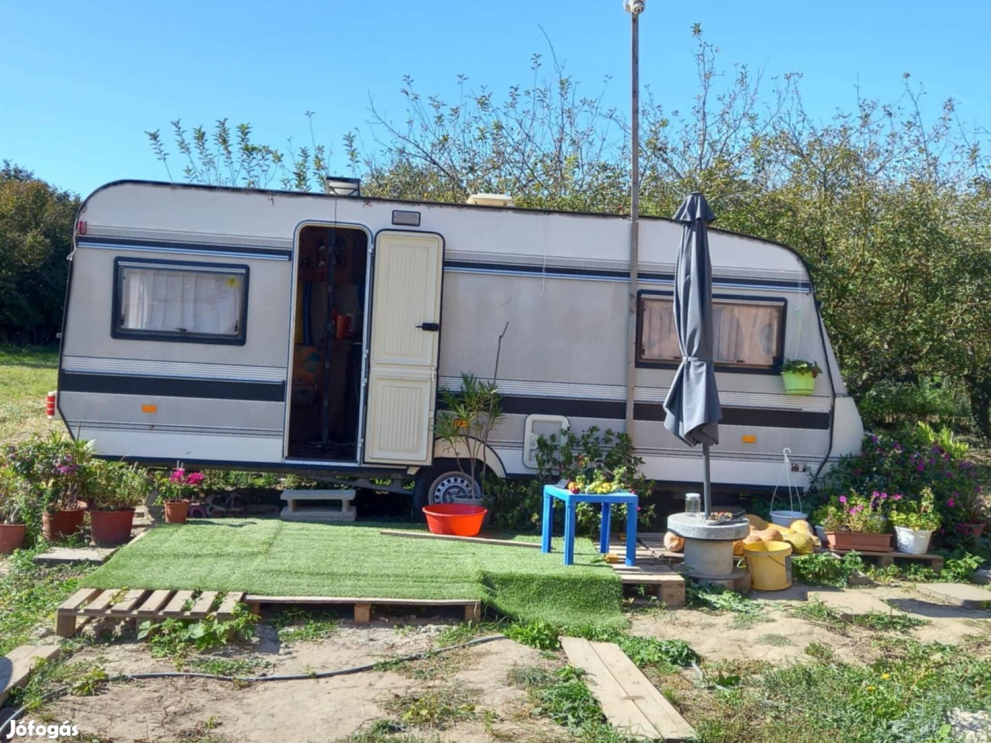 Hobby prestige 5,50 m lakókocsi eladó!
