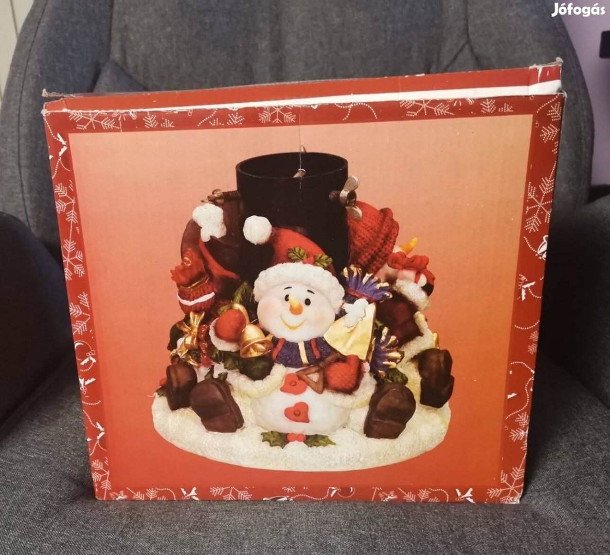 Hóemberes karácsonyfatartó, karácsonyfatalp dobozában