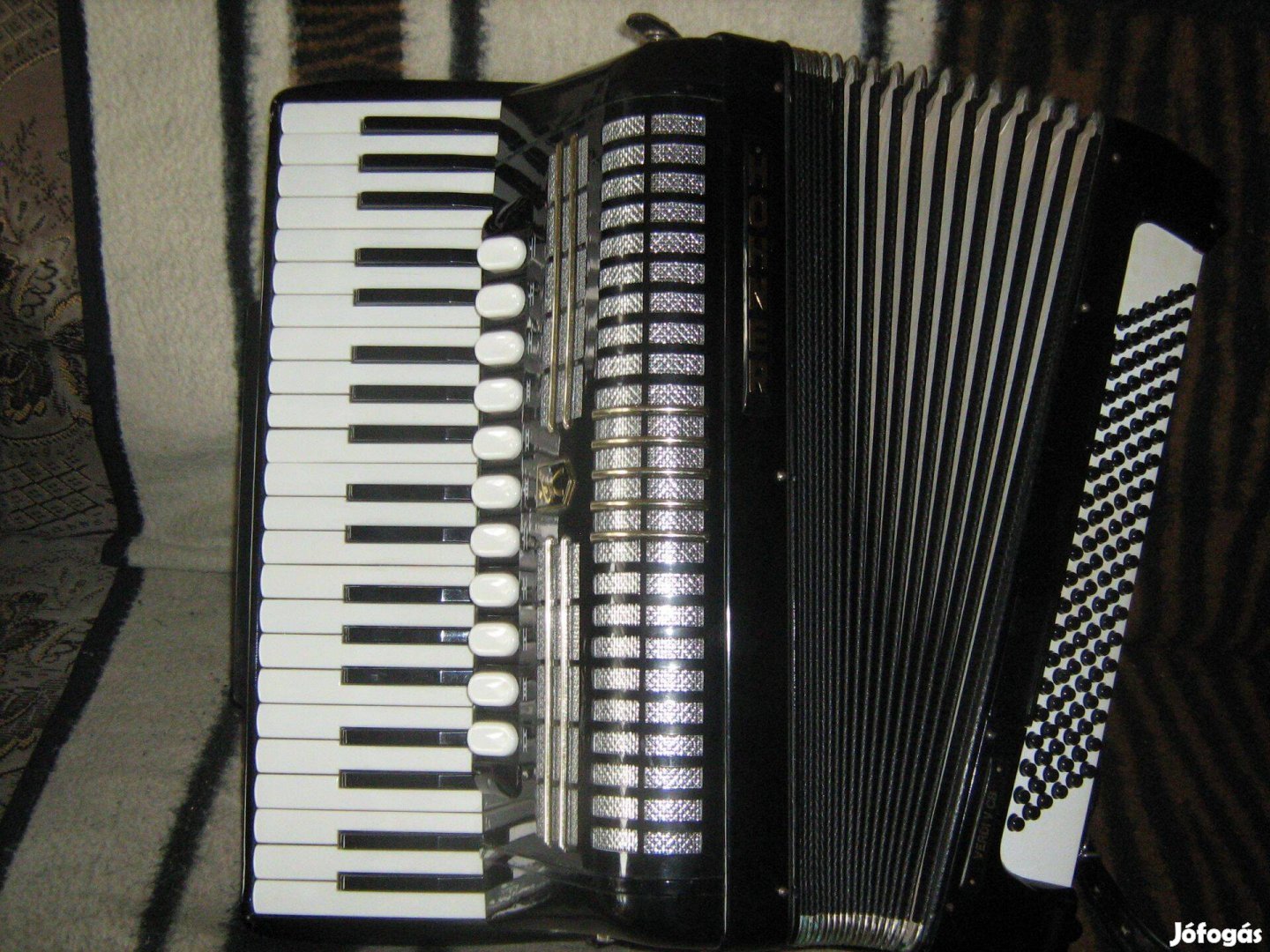 Hohner 120 basszusos harmonika