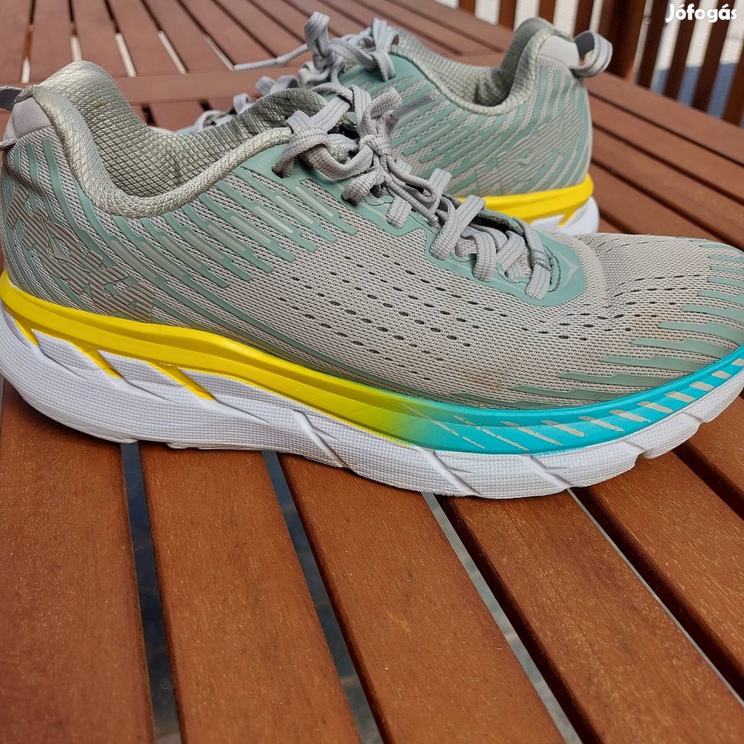 Hoka Clifton 41 1/3 neutrális futócipő