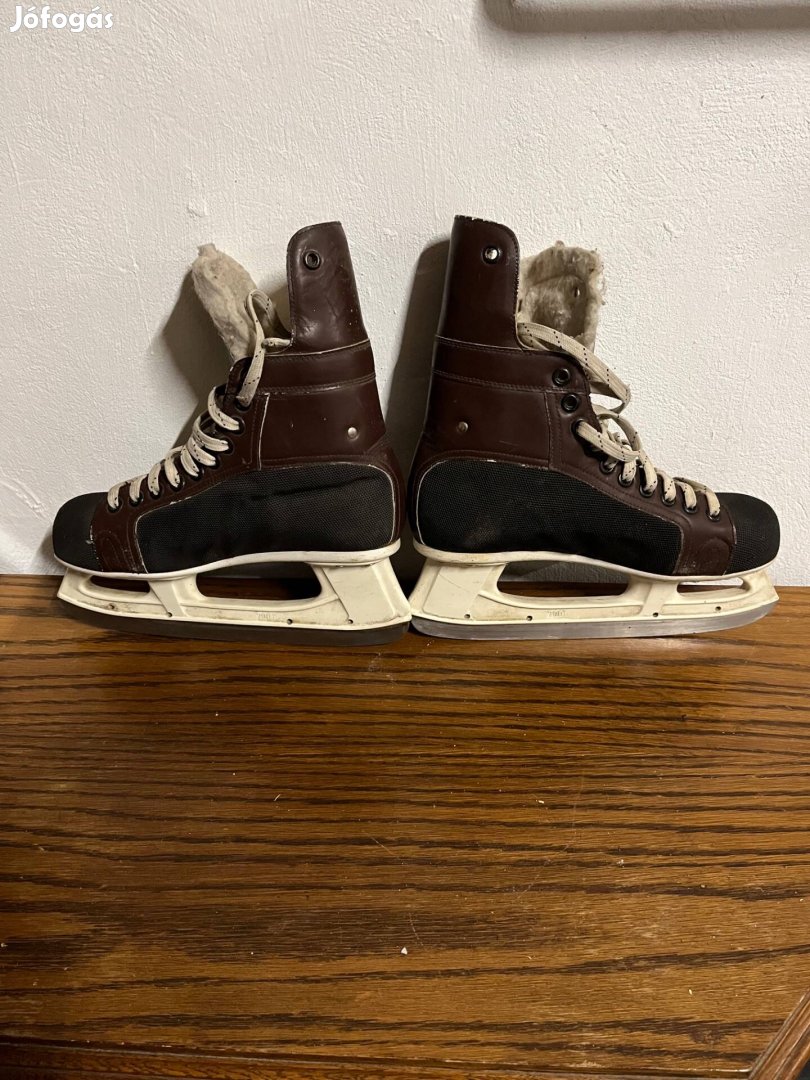 Hoki korcsolya eladó!