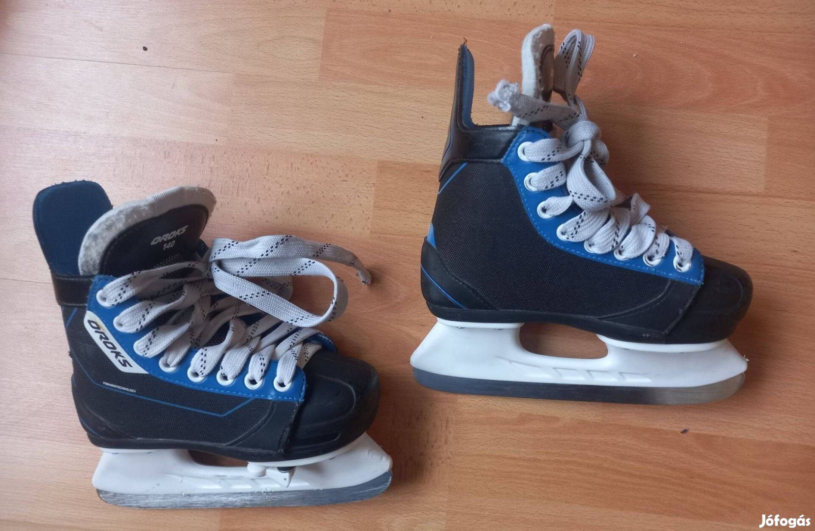 Hoki korcsolyák_2 pár 31-es és 32-35 állítható méretű
