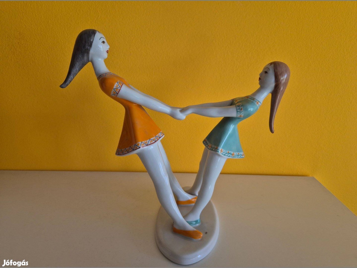 Hollóházi Körbe - körbe, sergő lányok, Hanzély Jenő