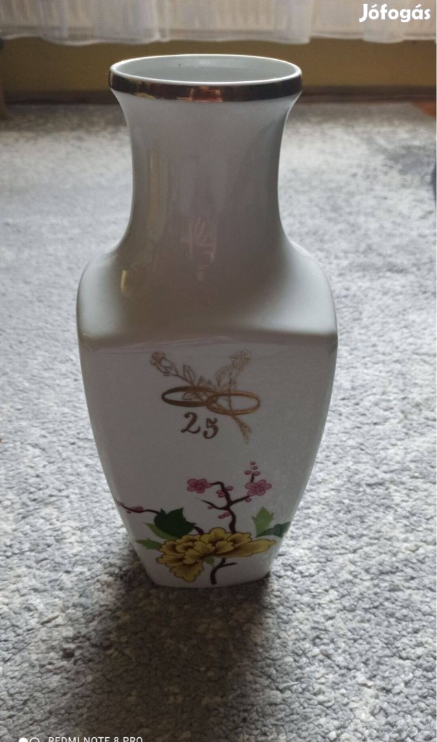 Hollóházi aranyozott, virágmintás számozott egyedi nagy váza