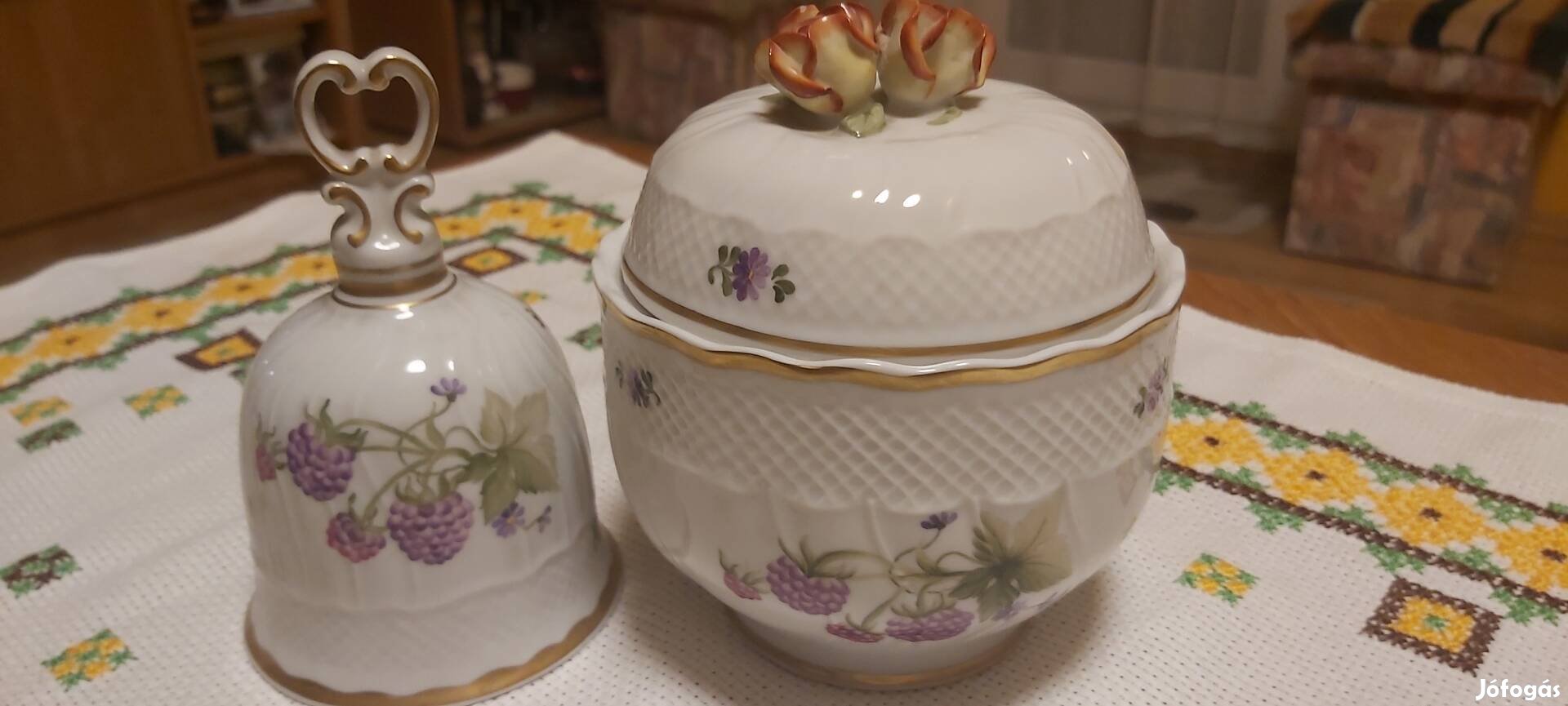 Hollóházi bonbonier és porcelán csengő