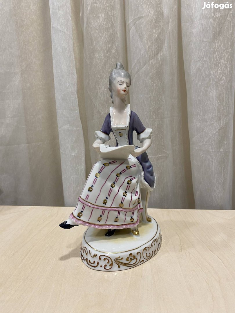 Hollóházi figurális porcelán - Barokk hölgy kottával
