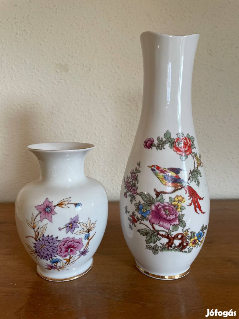 Hollóházi paradicsommadaras és szegfű mintás porcelán váza párban