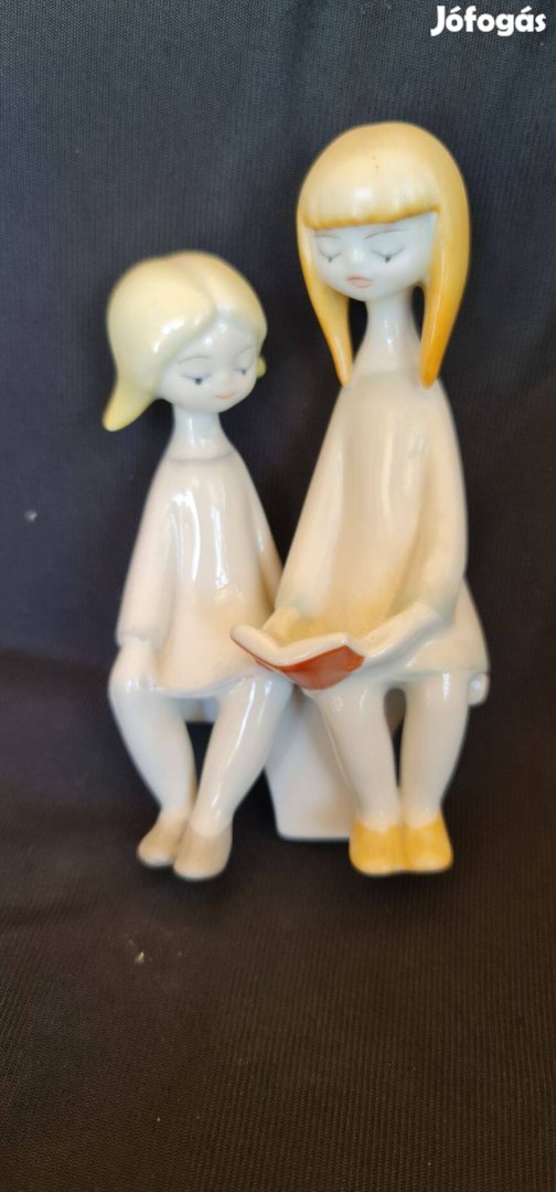 Hollóházi porcelán Olvasó kislányok
