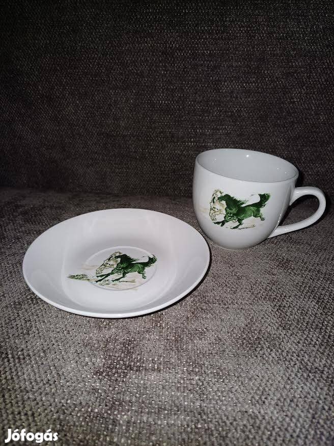 Hollóházi porcelán (2 db), kerámia korsó (2 db), Lovas csésze+alj