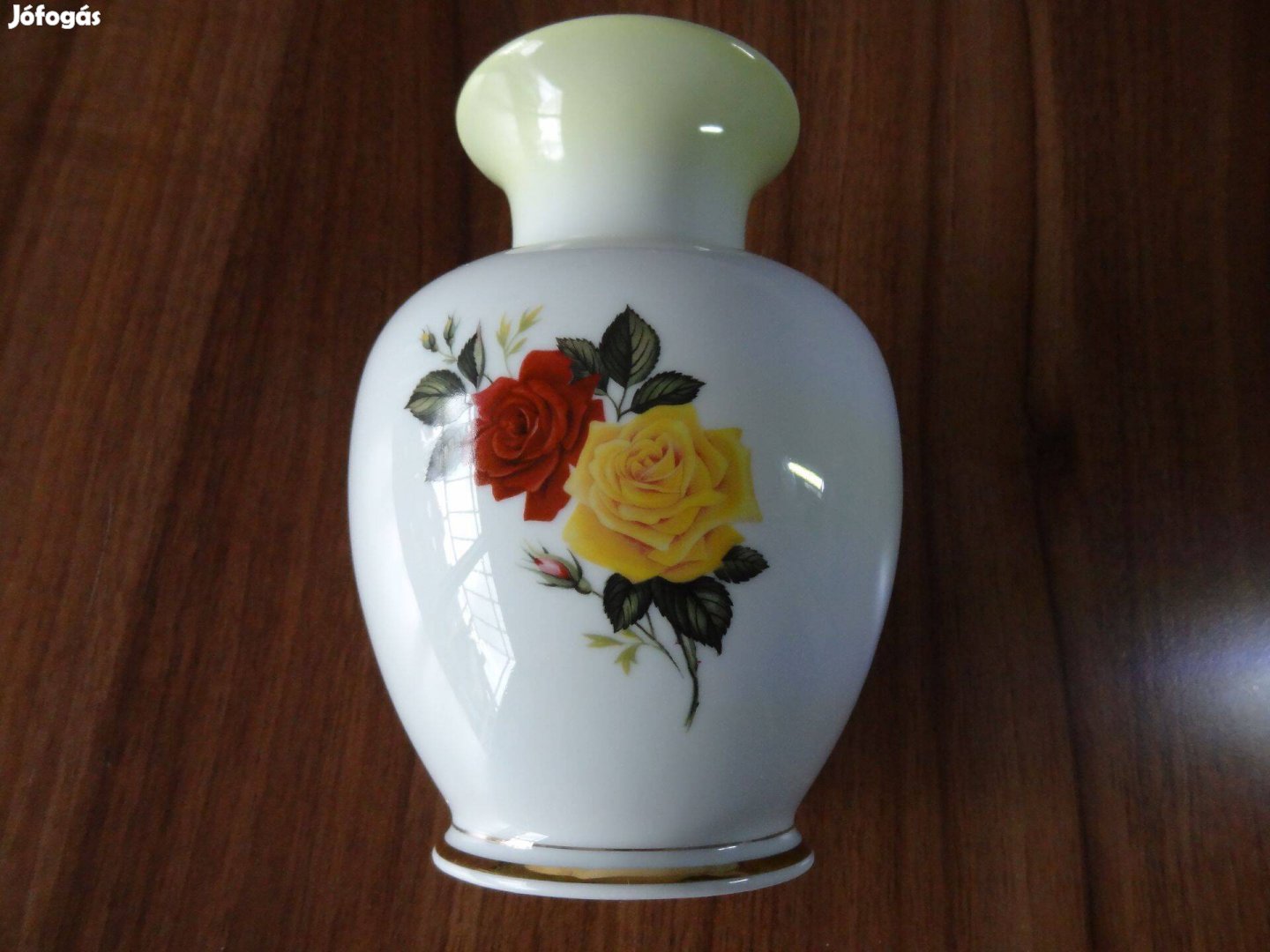 Hollóházi porcelán - közepes méretű, virágmintás váza