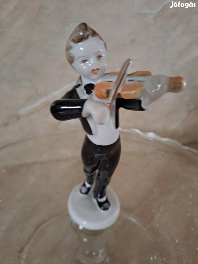 Hollóházi porcelán, kézzel festett Hegedűs fiú