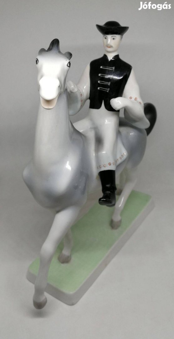 Hollóházi porcelán csikós lovon!