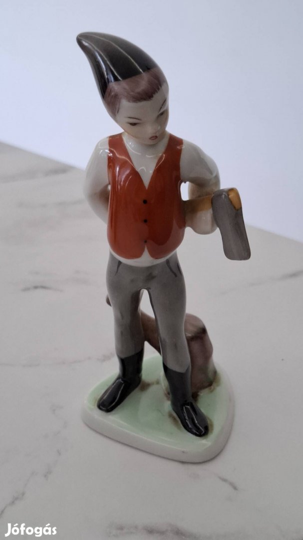Hollóhazi porcelán figura