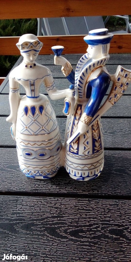 Hollóházi porcelán figura