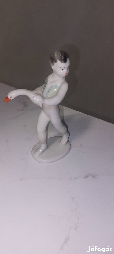 Hollóházi porcelán figura