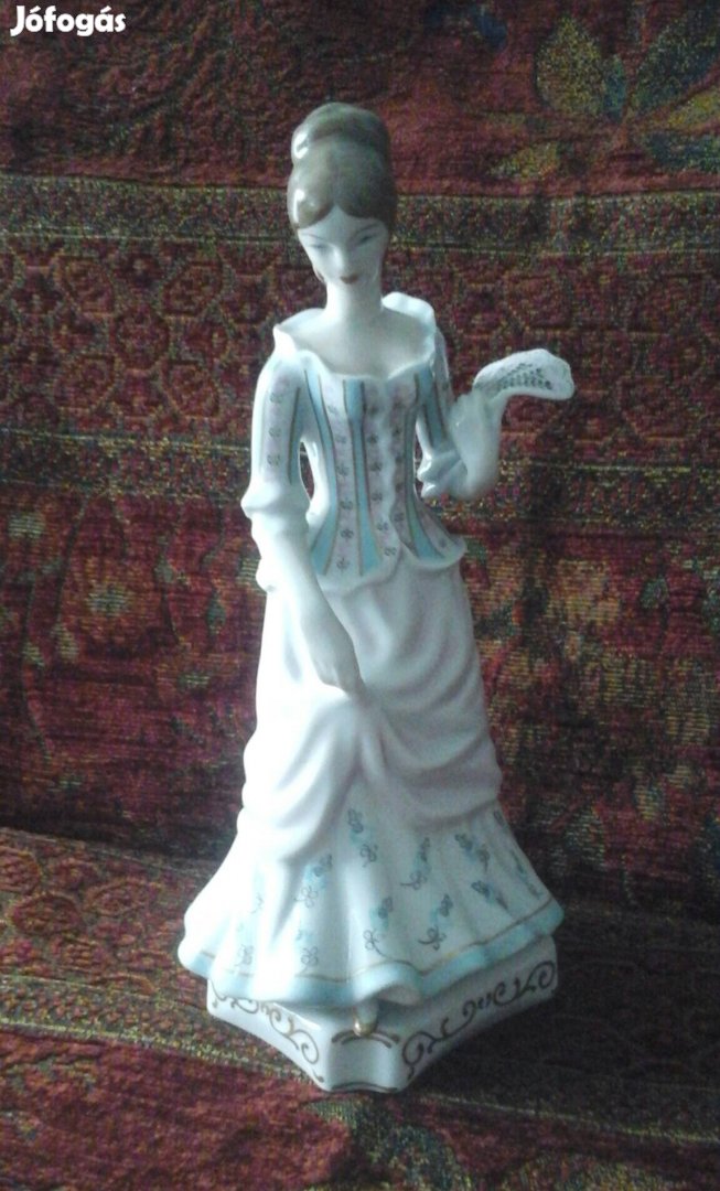 Hollóházi porcelán figura 