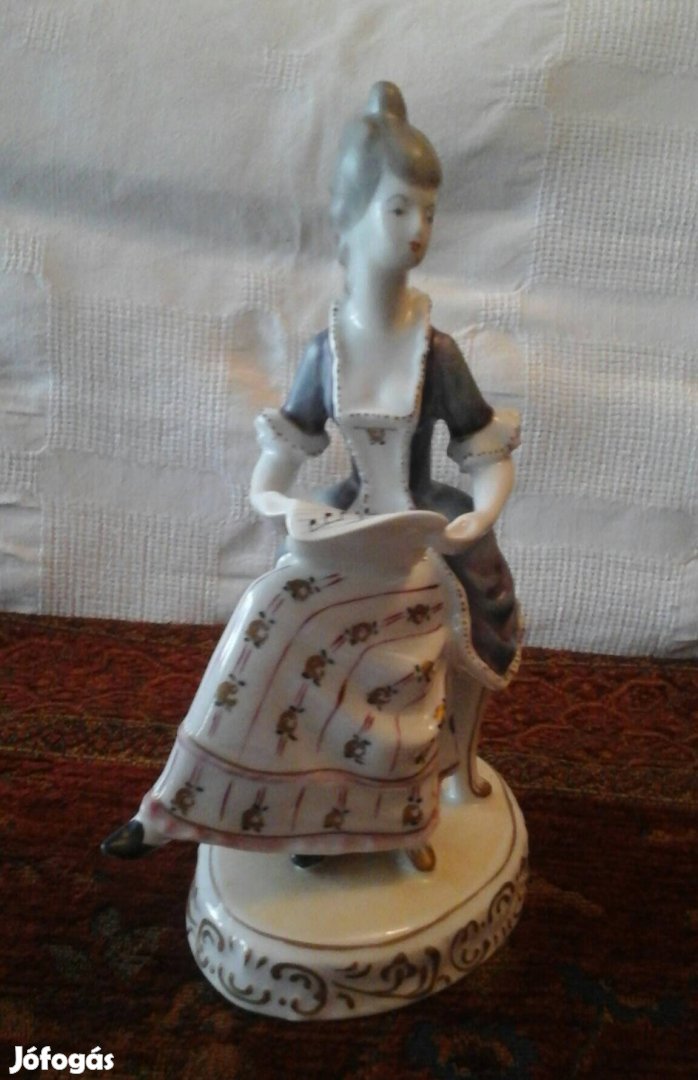 Hollóházi porcelán figura 