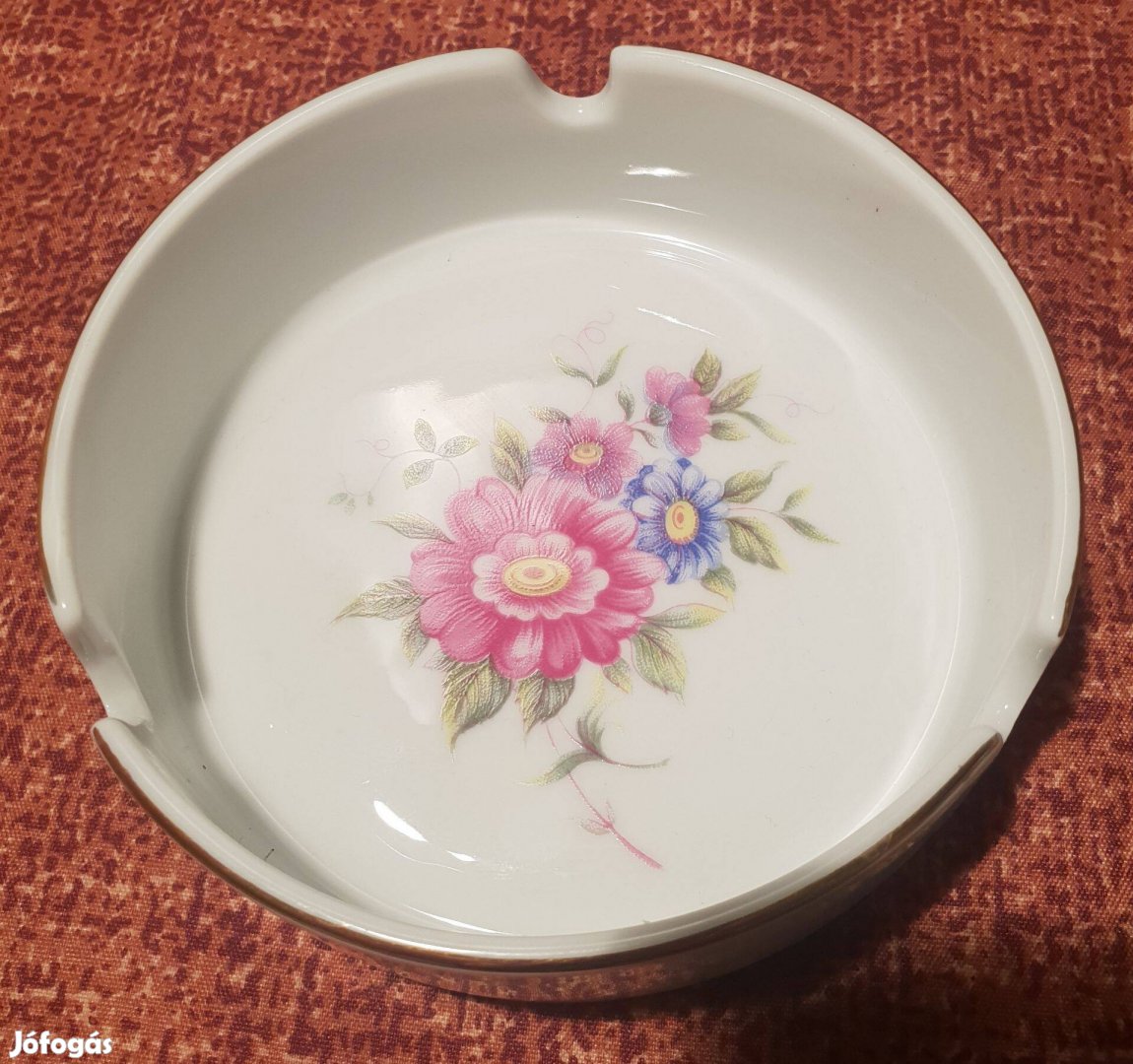 Hollóházi porcelán hamutártó. 10,5 cm átmerőjű