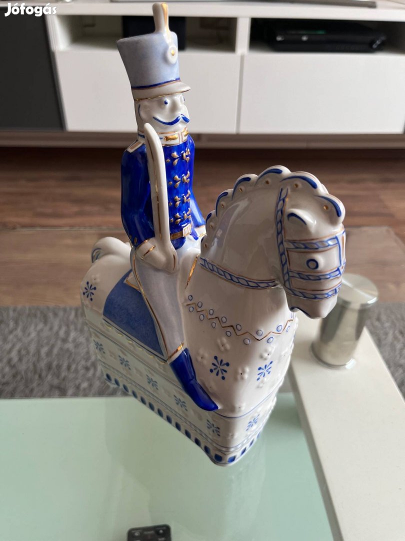 Hollóházi porcelán huszár