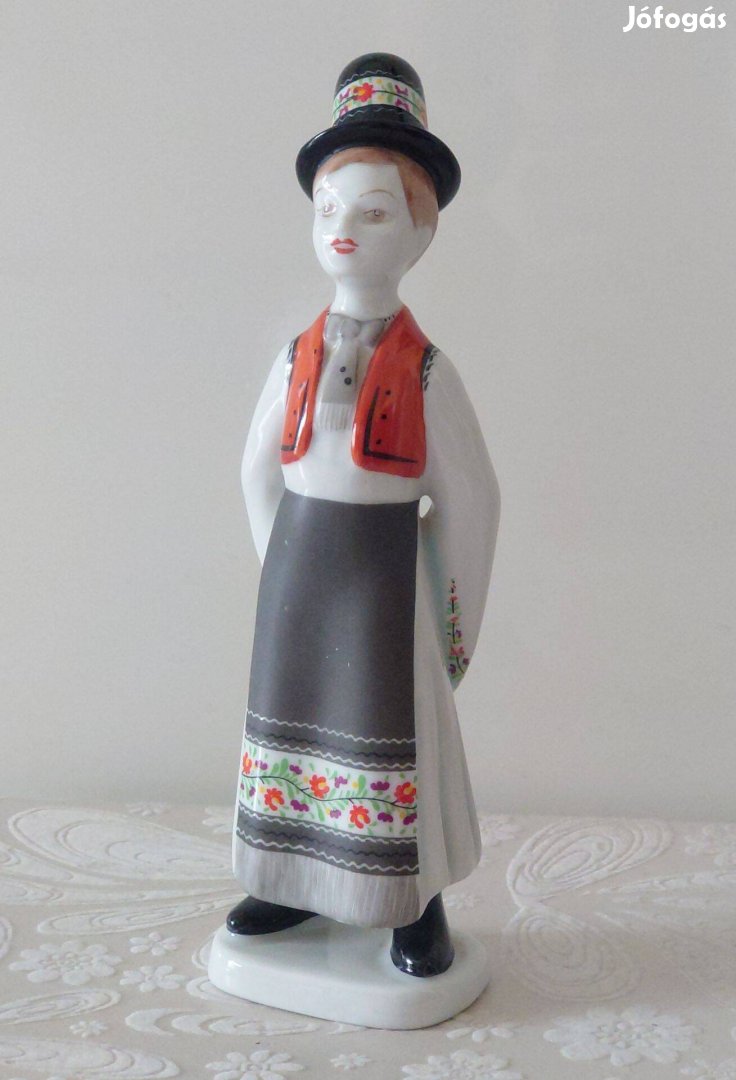 Hollóházi porcelán népviseletes figura