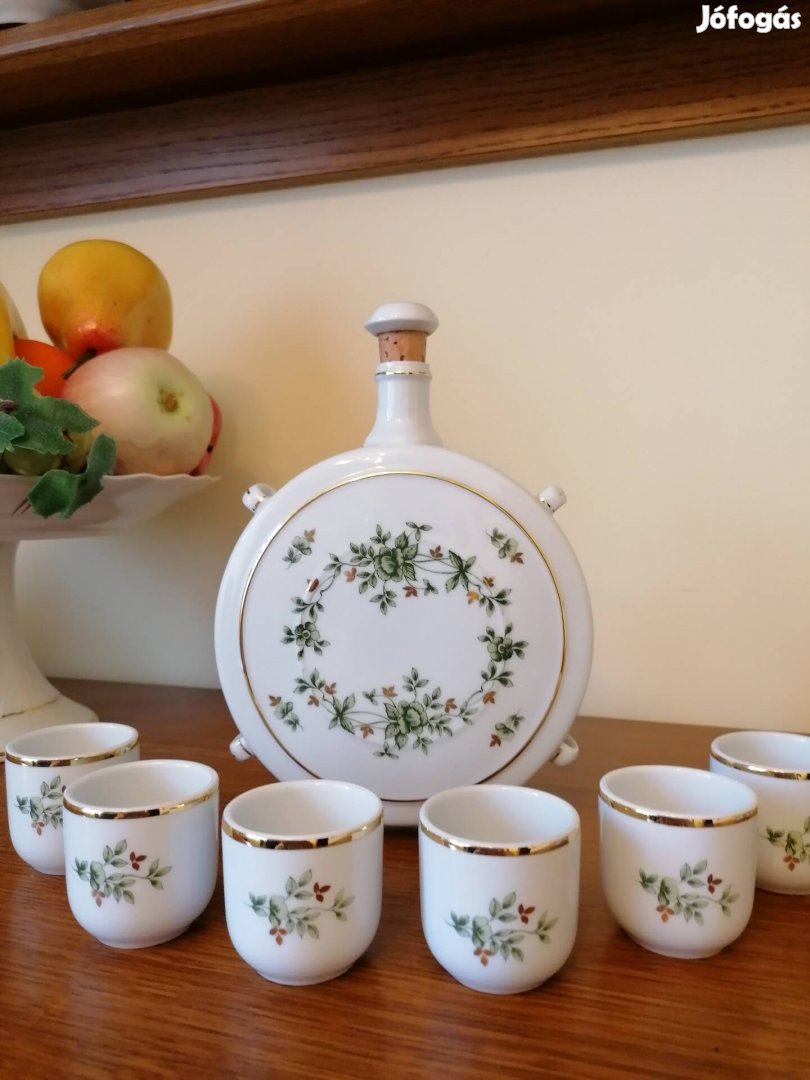 Hollóházi porcelán pálinkás kulacs készlet