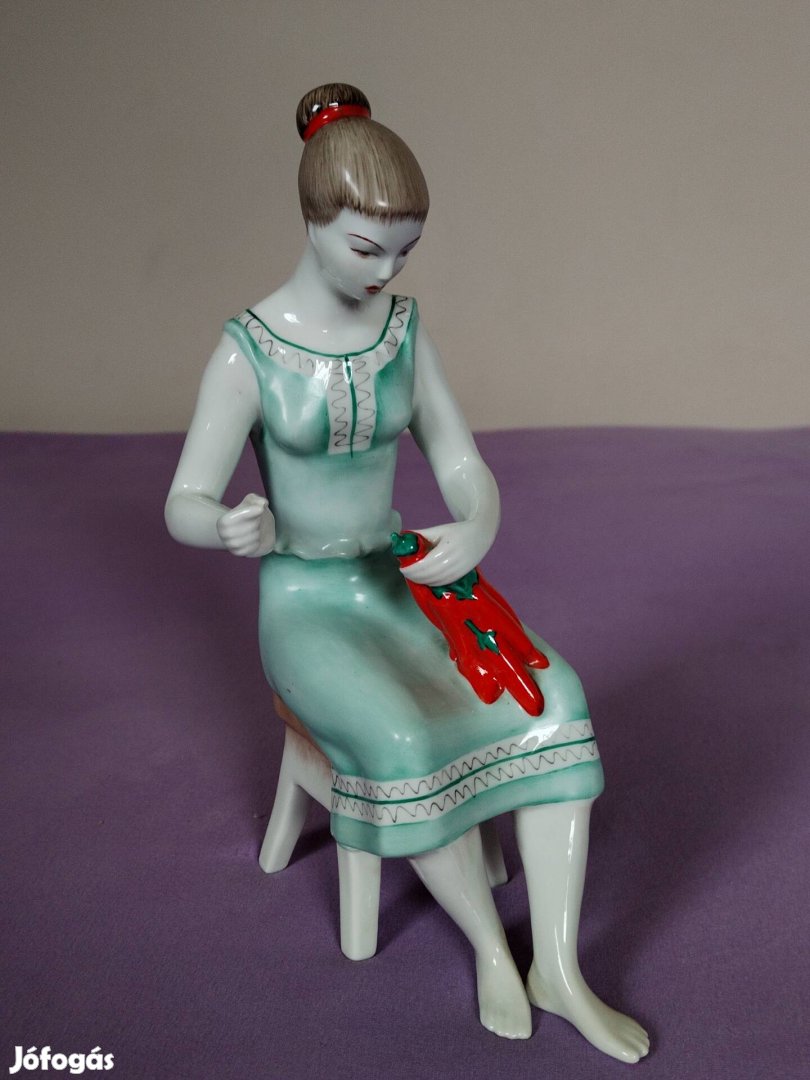 Hollóházi porcelán paprika fűző lány