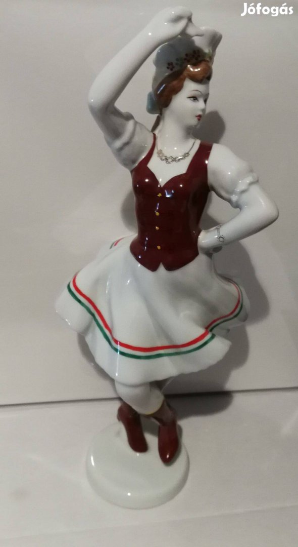 Hollóházi porcelán táncoló menyecske!