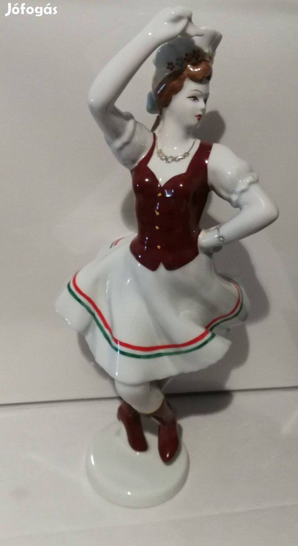 Hollóházi porcelán táncoló menyecske!