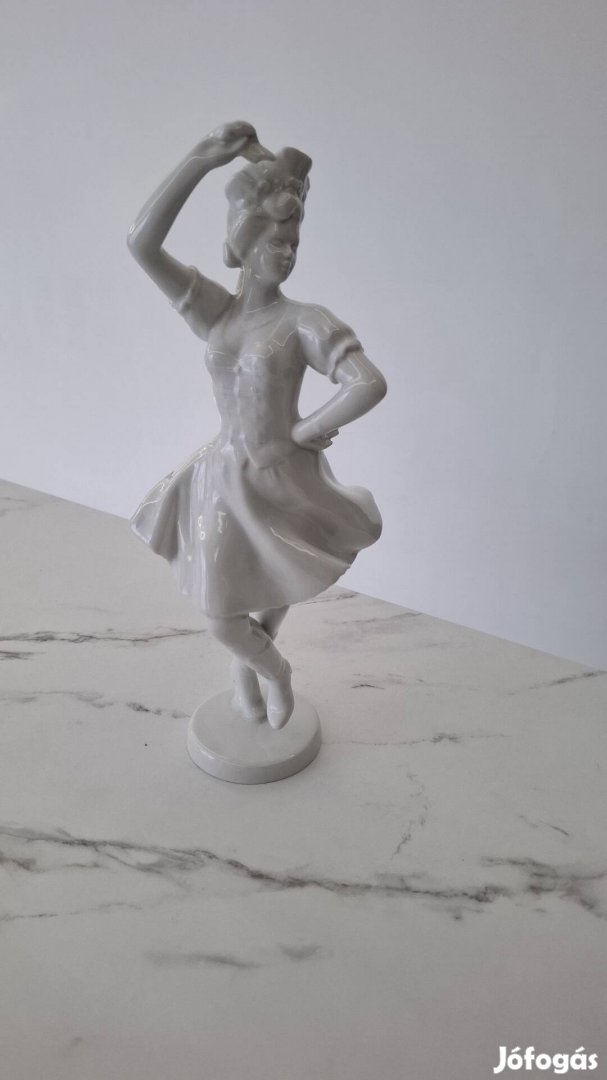 Hollóházi porcelán táncoló nő