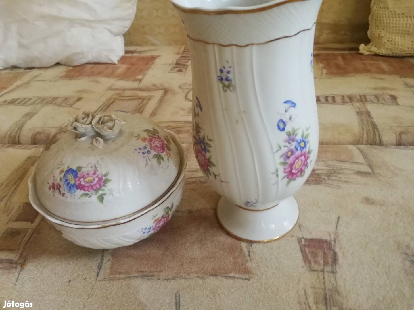Hollóházi porcelán váza és bonbonier 