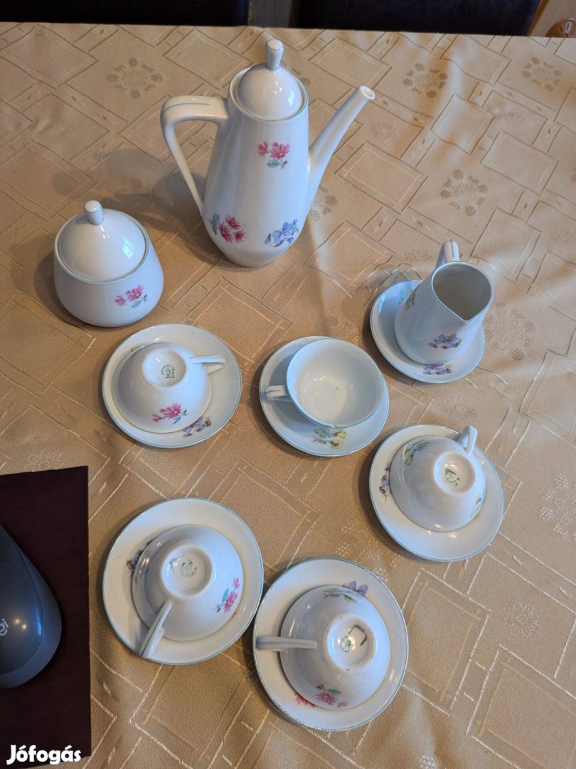 Hollóházi porcelán virágmintás kávés szett