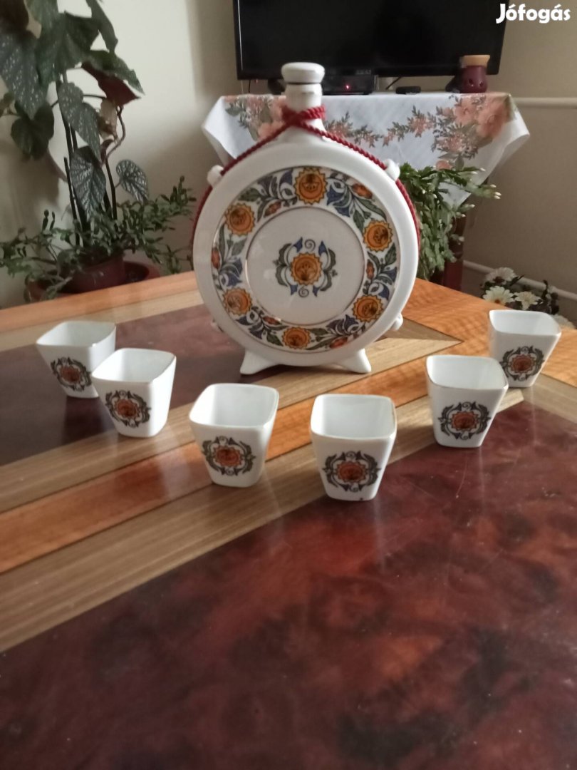 Hollóházi porcelánok es egy Zsolnai süteményes készlet eladó!