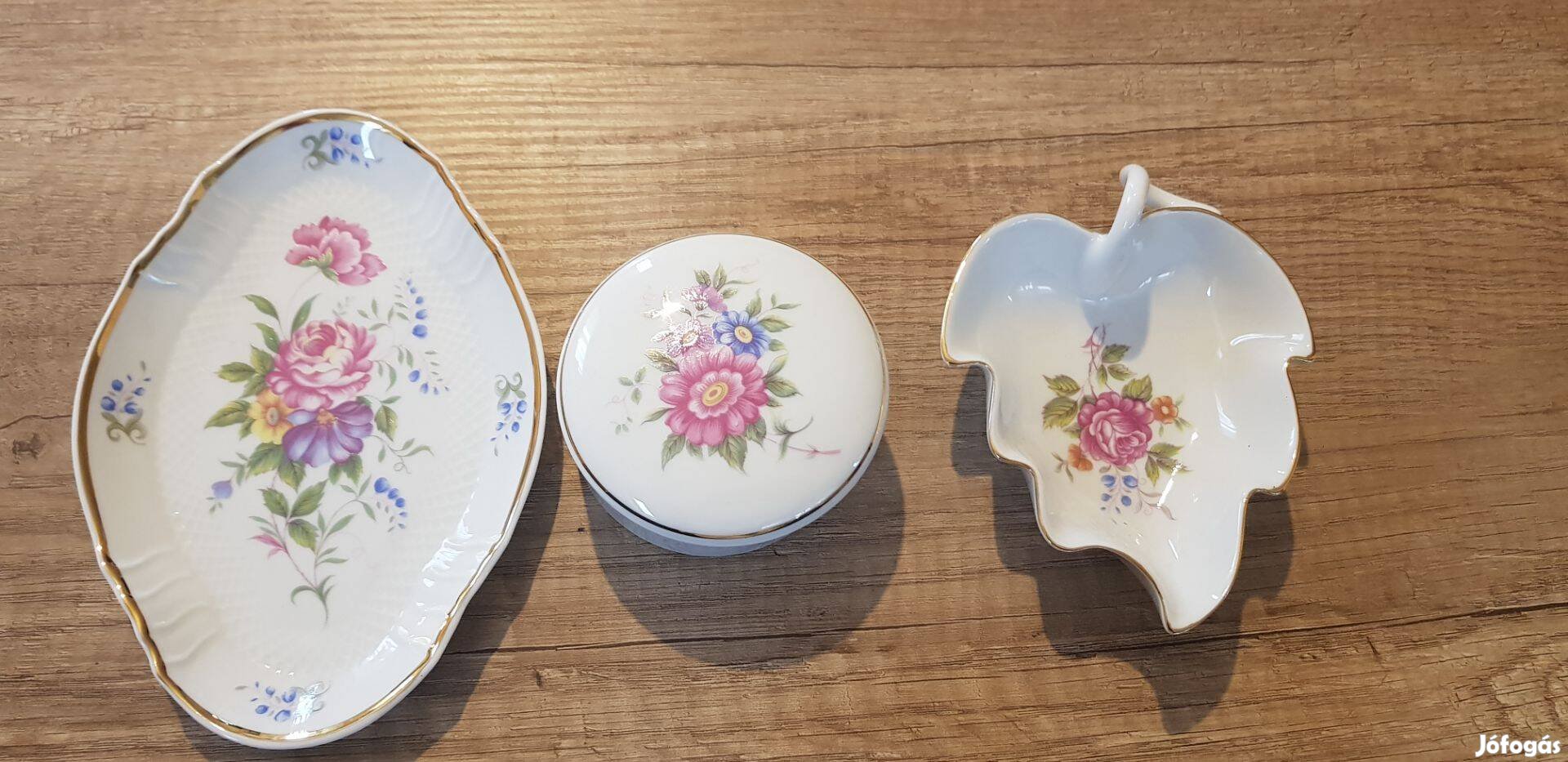 Hollóházi porcelánok gyűjteményi állapotban