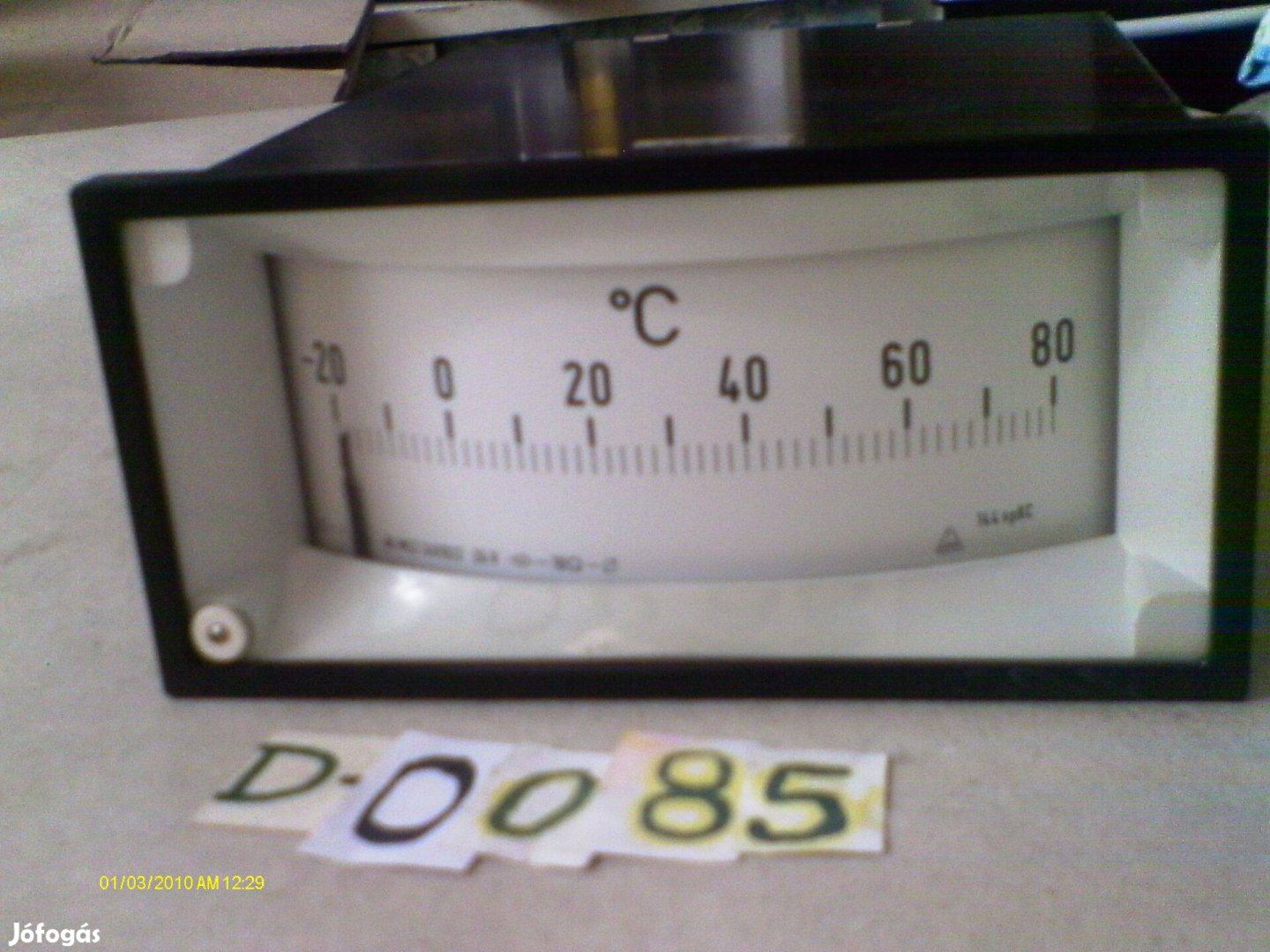 Hőmérsékletmérő táblaműszer eladó. (D-0085)