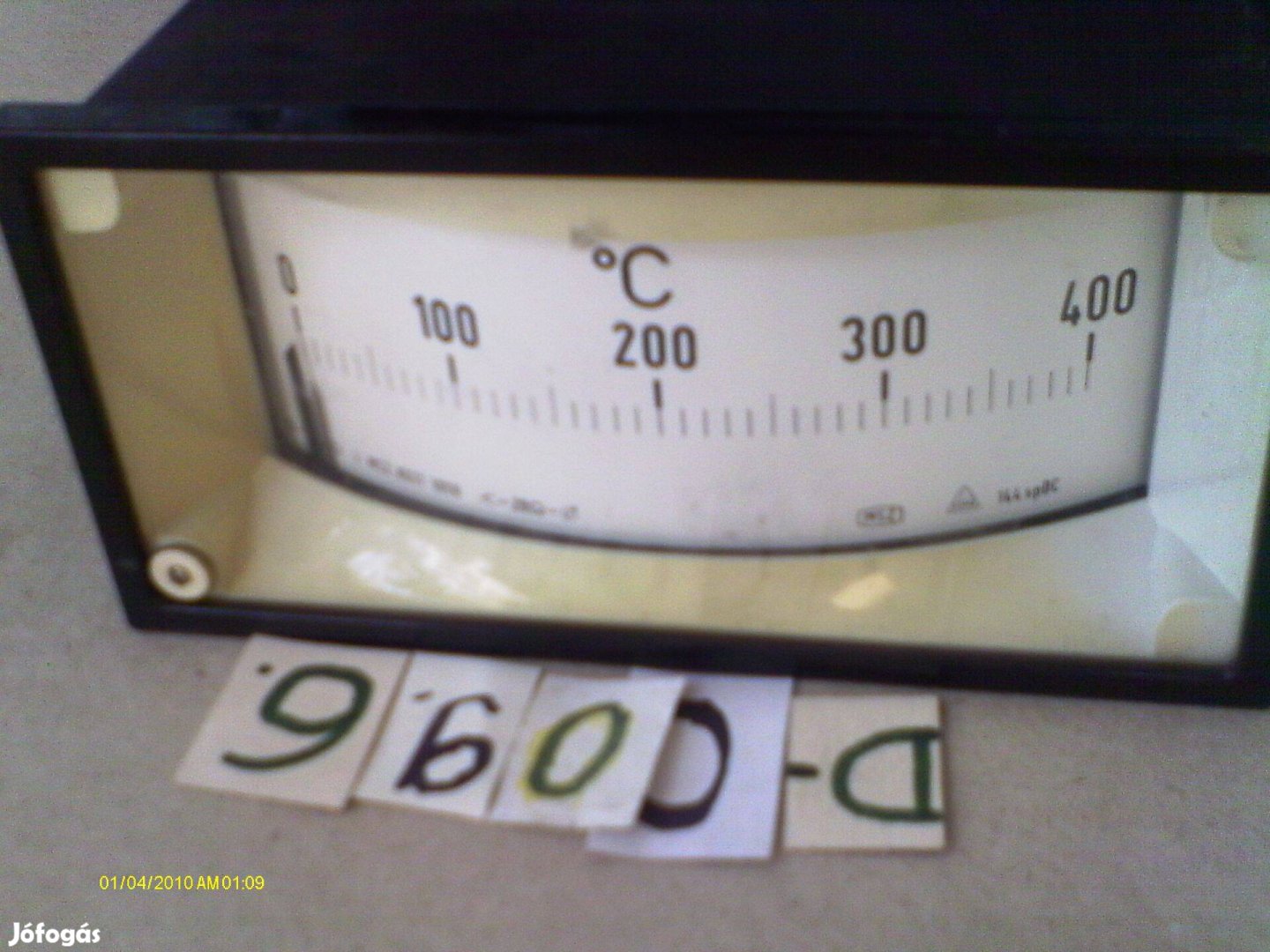 Hőmérsékletmérő táblaműszer eladó. (D-0097)