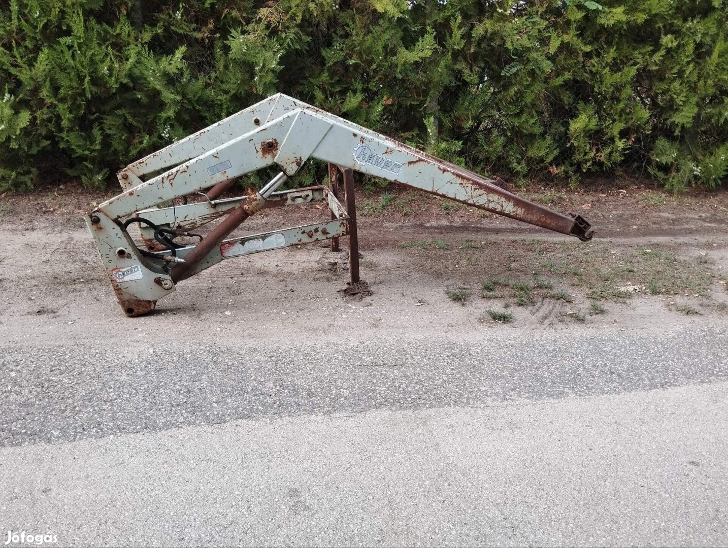 Homlokrakodó konzollal eladó. MTZ