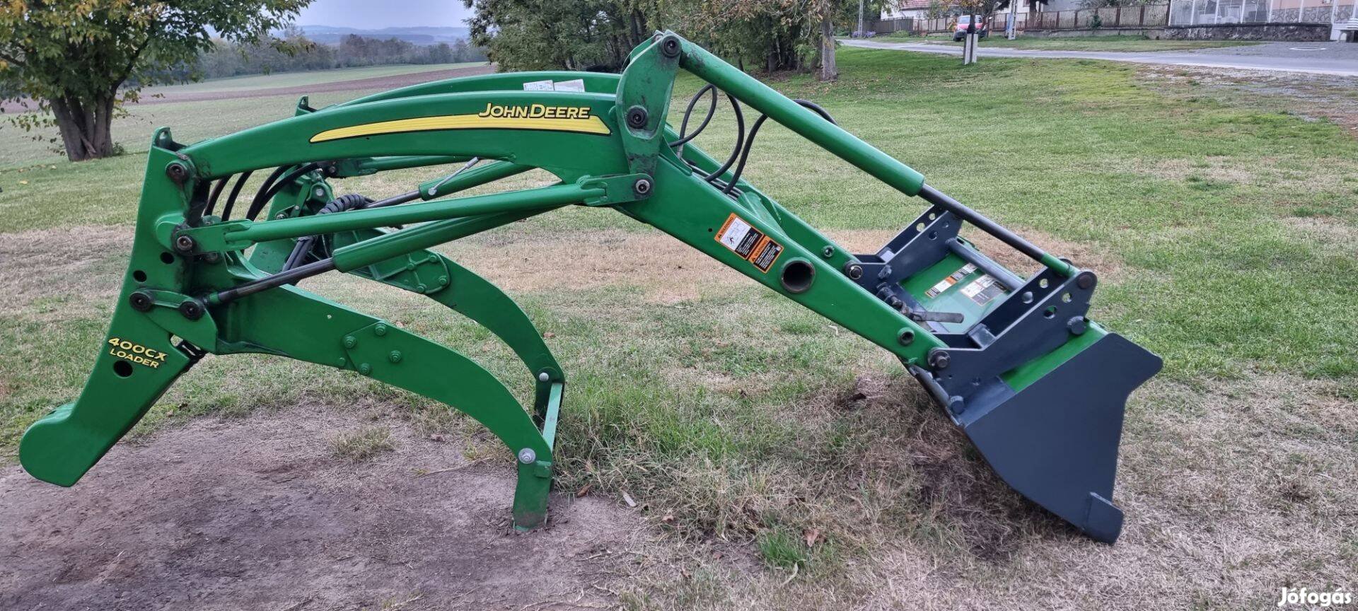 Homlokrakódó rugózott John Deere 400 CX