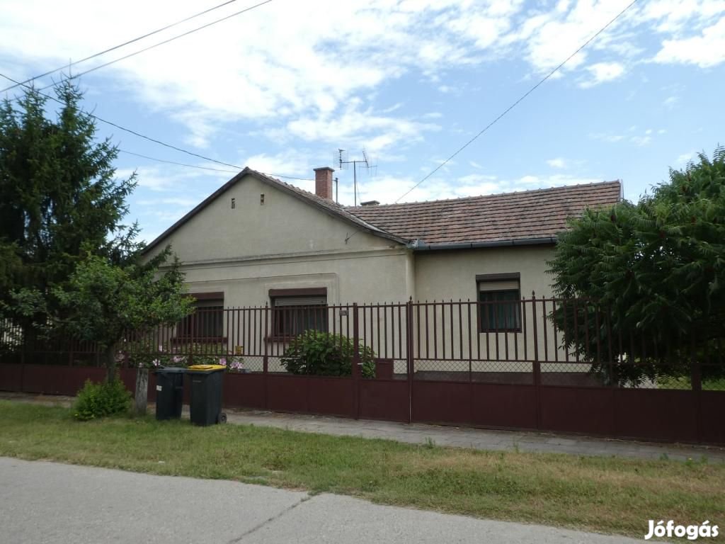 Homokmégyen Bács-Kiskun vármegye összkomfortos családi ház