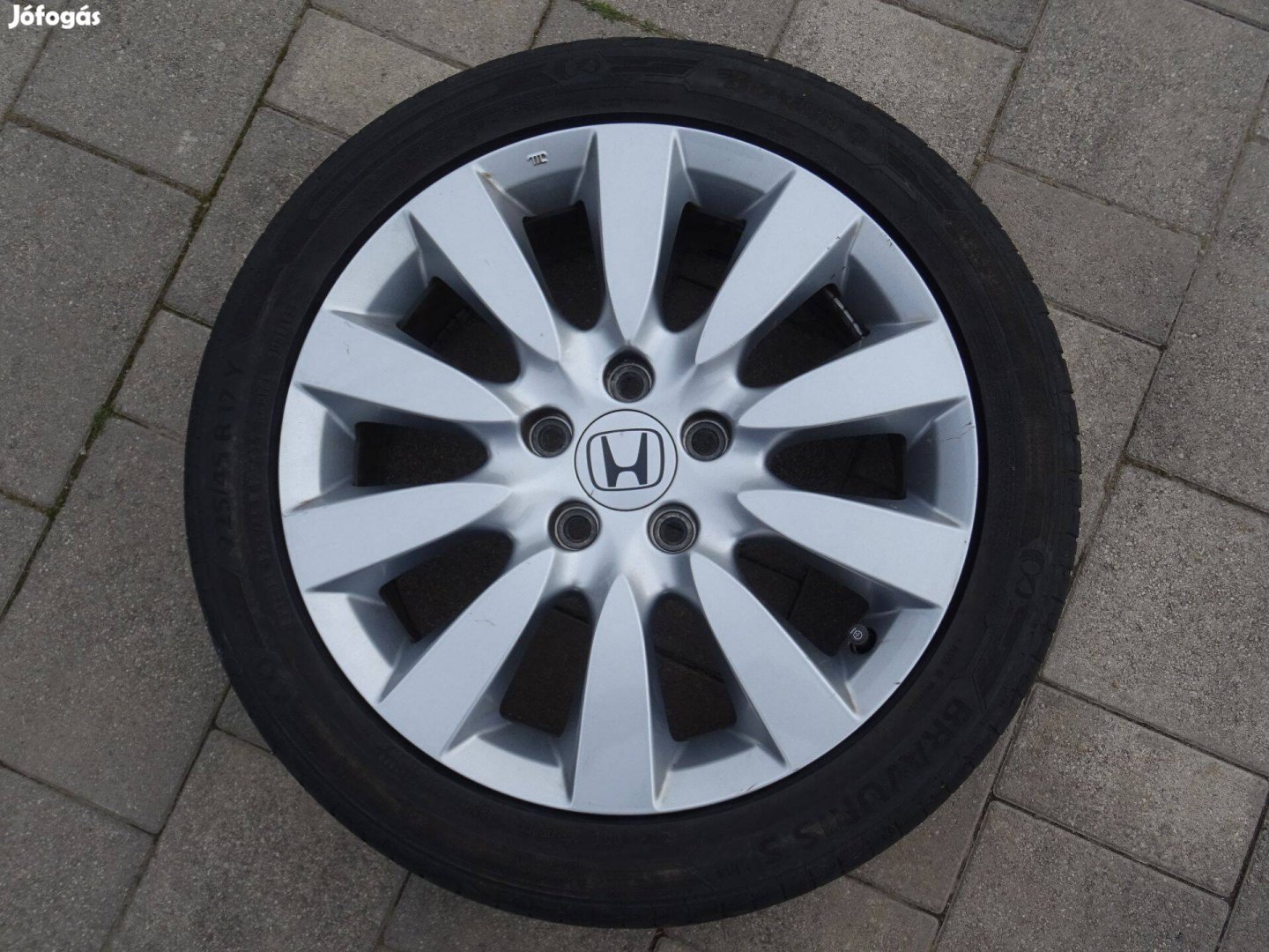 Honda 17" 5x114,3 ET50 gyári alufelni 225/45R17 nyárigumi 8mm