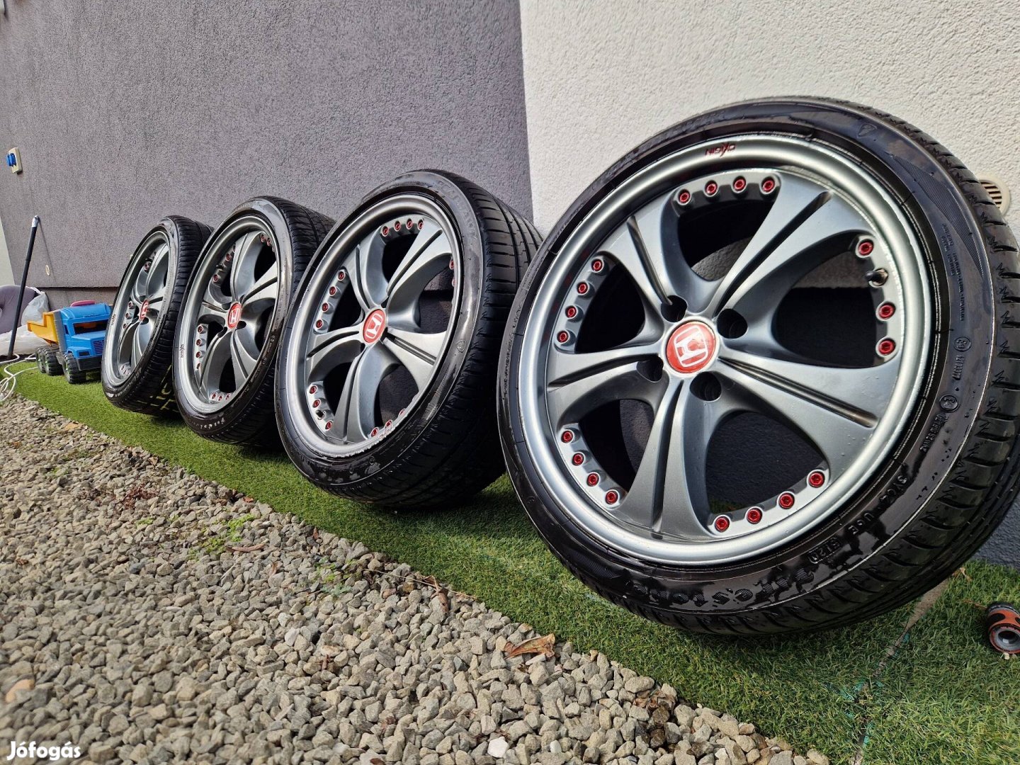 Honda 17 alufelni jo gumikkal eladó