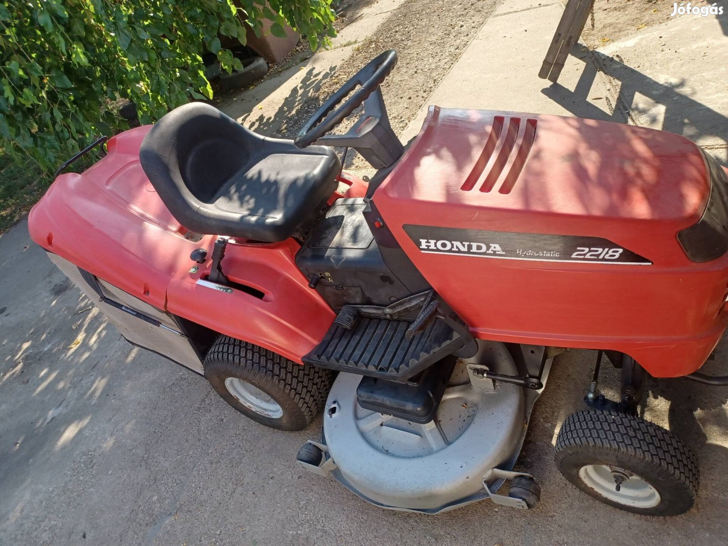 Honda 2218 Hydrostatic fűnyíró traktor 