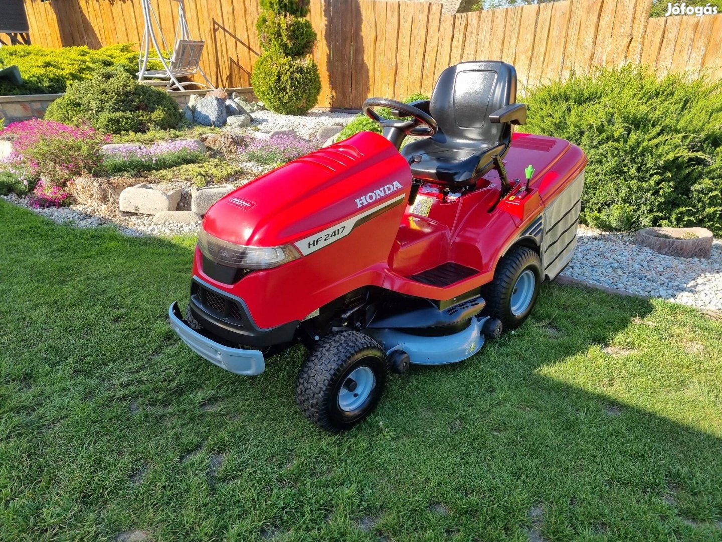 Honda 2417-es fűnyírótraktor 2022-es fűnyíró traktor eladó 